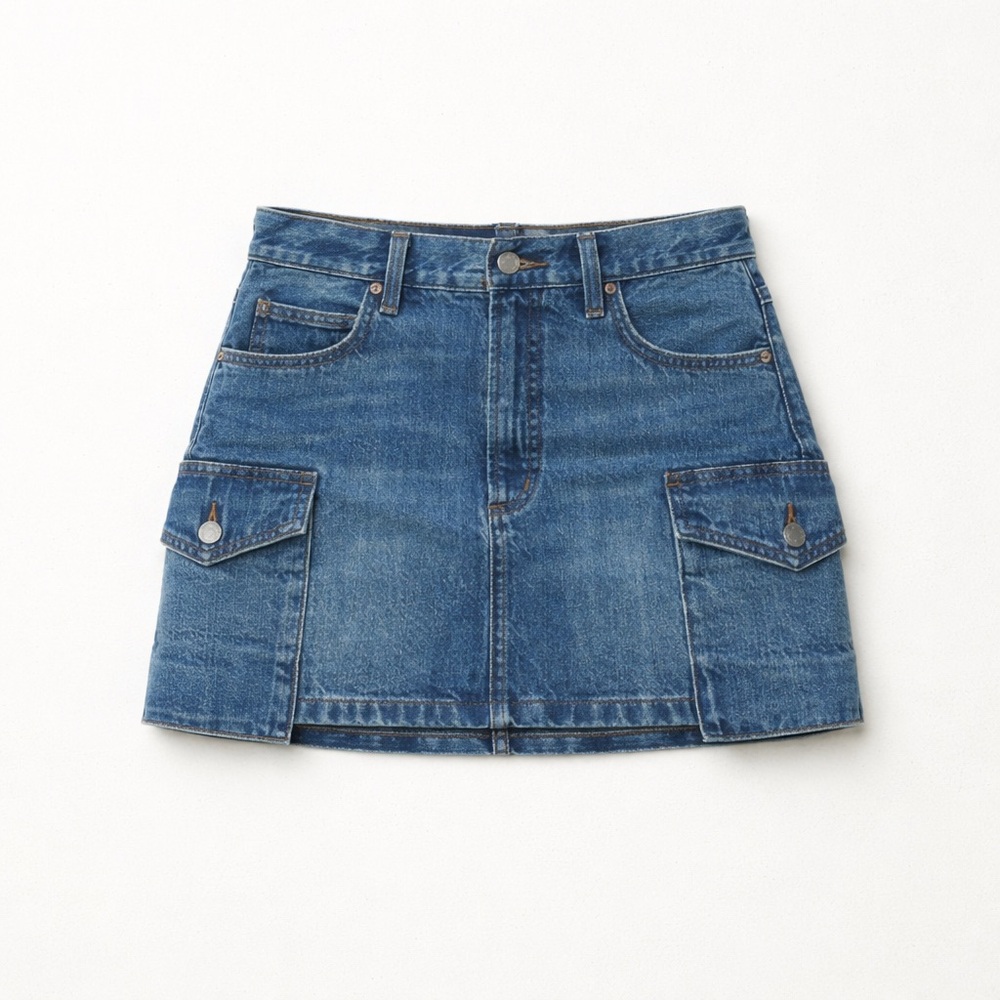 Aritzia - Denim Forum Cargo Mini Skirt • Utility Pocket • Size 29- NWOT